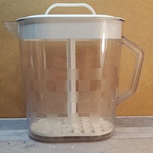 Pampered Chef Quick Stir Family Size 1-Gallon/4-Quart Checkerboard Pitcher